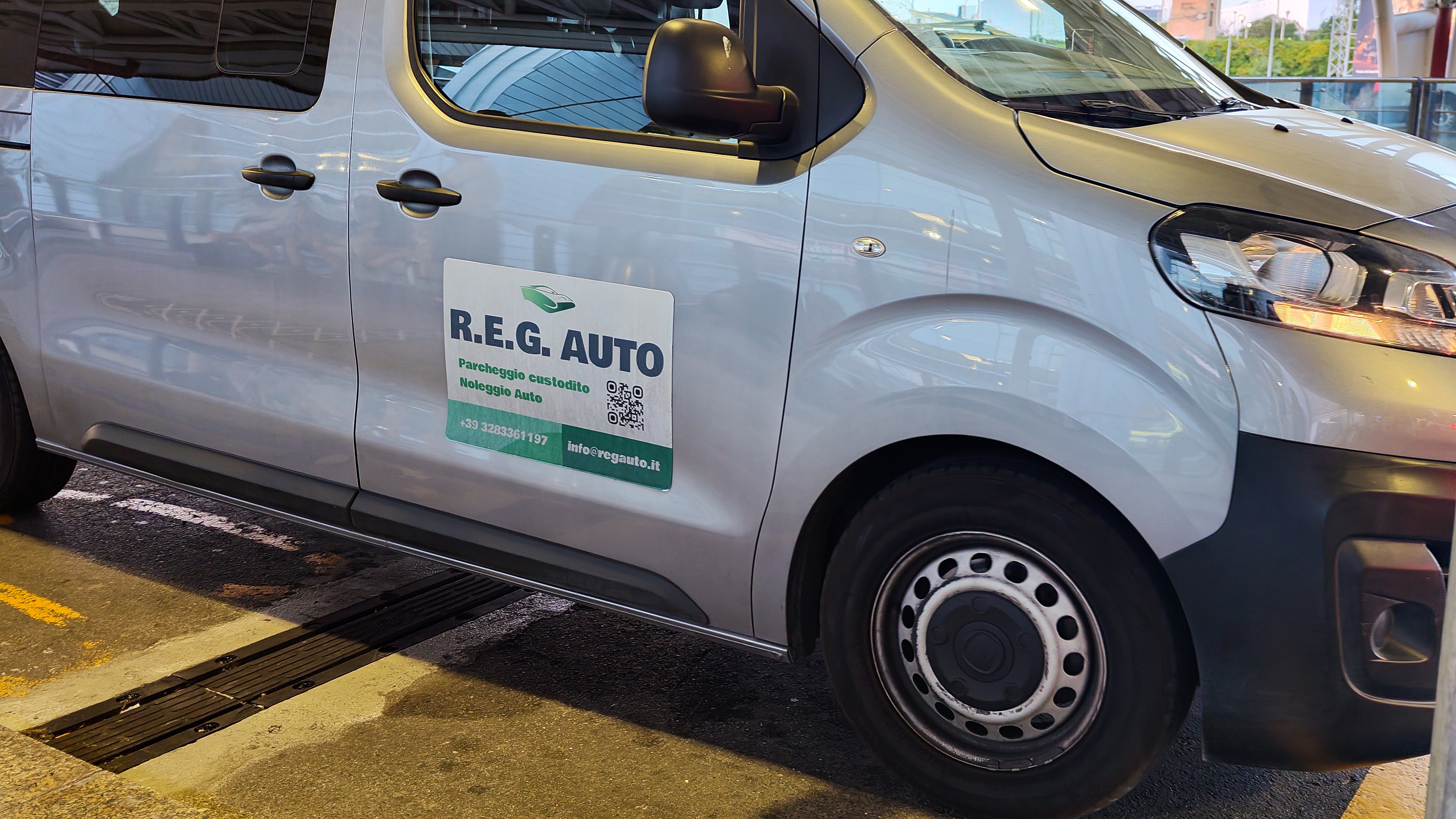 Foto 1: Furgonino del parcheggio aeroporto